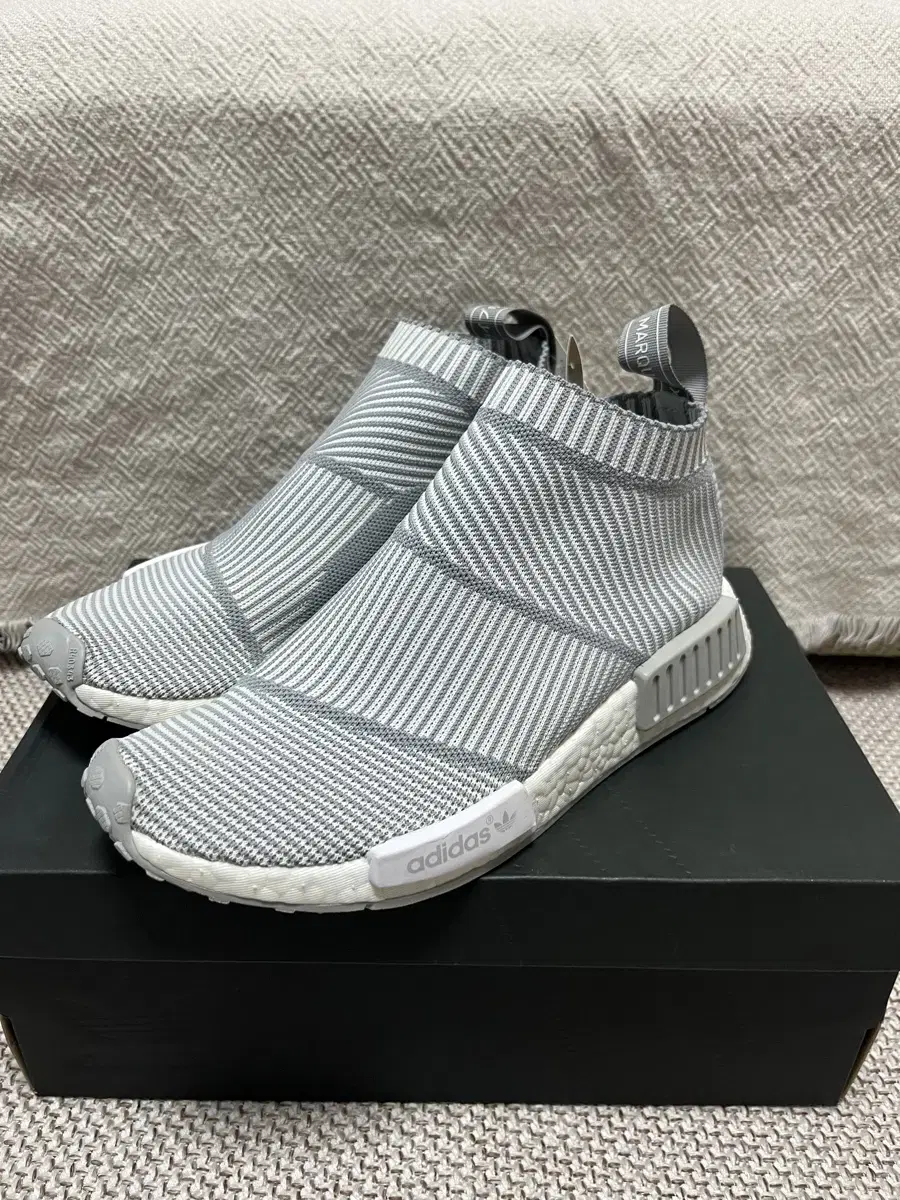 새제품/250) 아디다스 NMD CS1